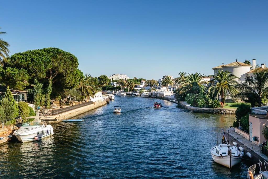 Lindo Apartamento Con Vistas Al Puerto Mistral Empuriabrava Esterno foto